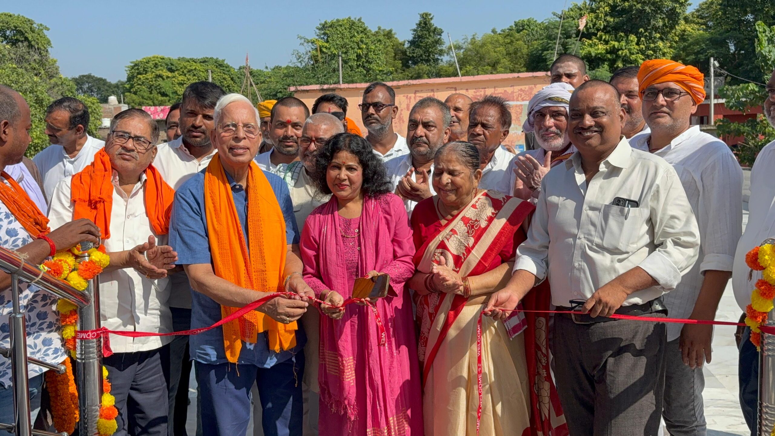 सिताबदियारा के क्रांति मैदान में लोकनायक व प्रभावती देवी की मूर्ति के सेड और चबूतरे का हुआ उद्घाटन