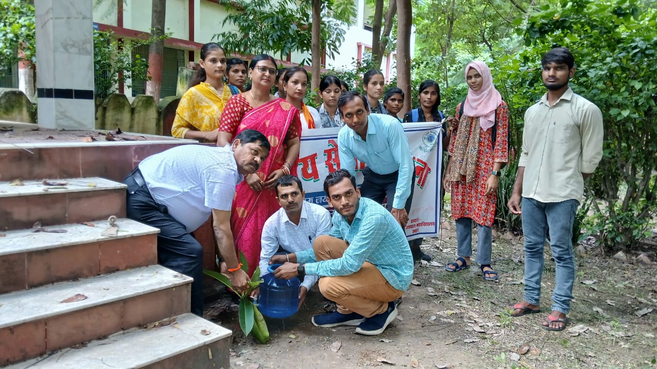 राष्ट्रीय सेवा योजना के स्थापना दिवस पर हुआ वृक्षारोपण
