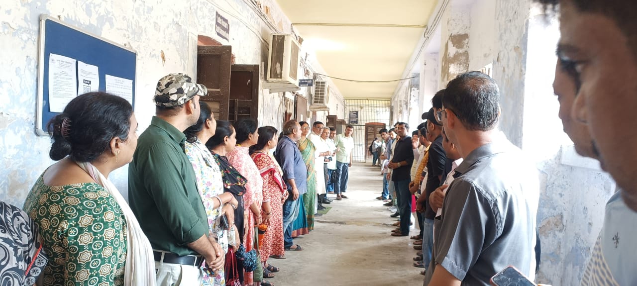 राजेन्द्र कॉलेज में प्रो. एच के वर्मा को दी गई श्रद्धांजलि