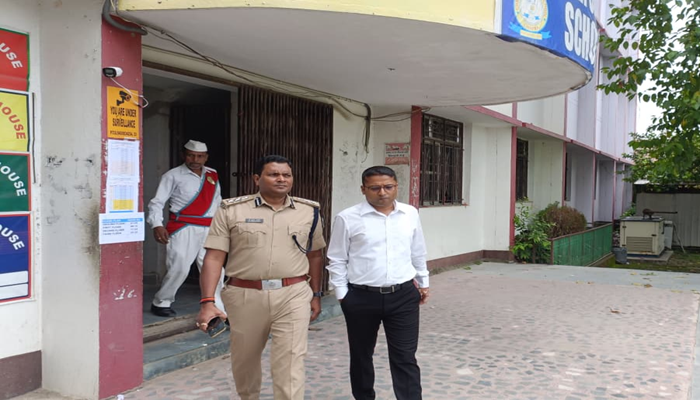 BPSC परीक्षा केंद्र का जिलाधिकारी और एसएसपी ने किया निरीक्षण