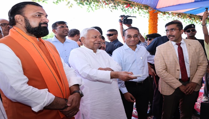 मुख्यमंत्री नीतीश कुमार ने विभिन्न सड़क परियाजनाओं का किया शिलान्यास
