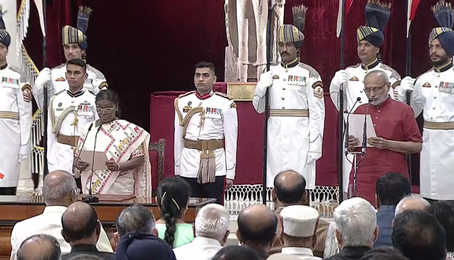 Vice President: सीपी राधाकृष्णन बने देश के 15वें उपराष्ट्रपति, राष्ट्रपति ने दिलाई शपथ