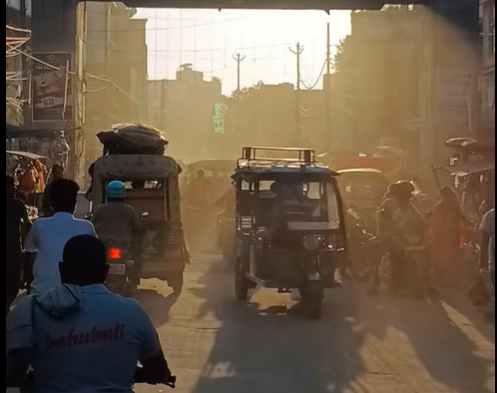 नगर निगम और निर्माण एजेंसी की उदासीनता से छपरा शहर में धूल-मिट्टी में सांस लेने को मजबूर नागरिक