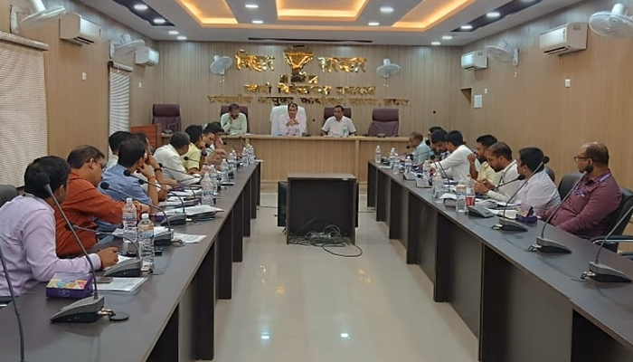 सारण शिक्षक निर्वाचन क्षेत्र चुनाव: निर्वाचक सूची की तैयारी को लेकर प्रमंडलीय आयुक्त राजीव रौशन ने की बैठक