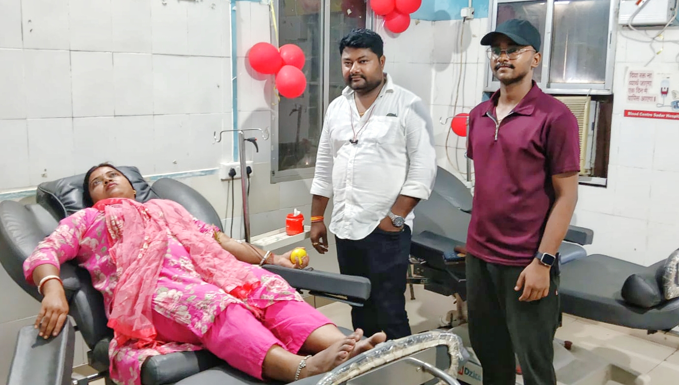 नवरात्र के उपवास के बावजूद रक्तदान कर मिसाल पेश की