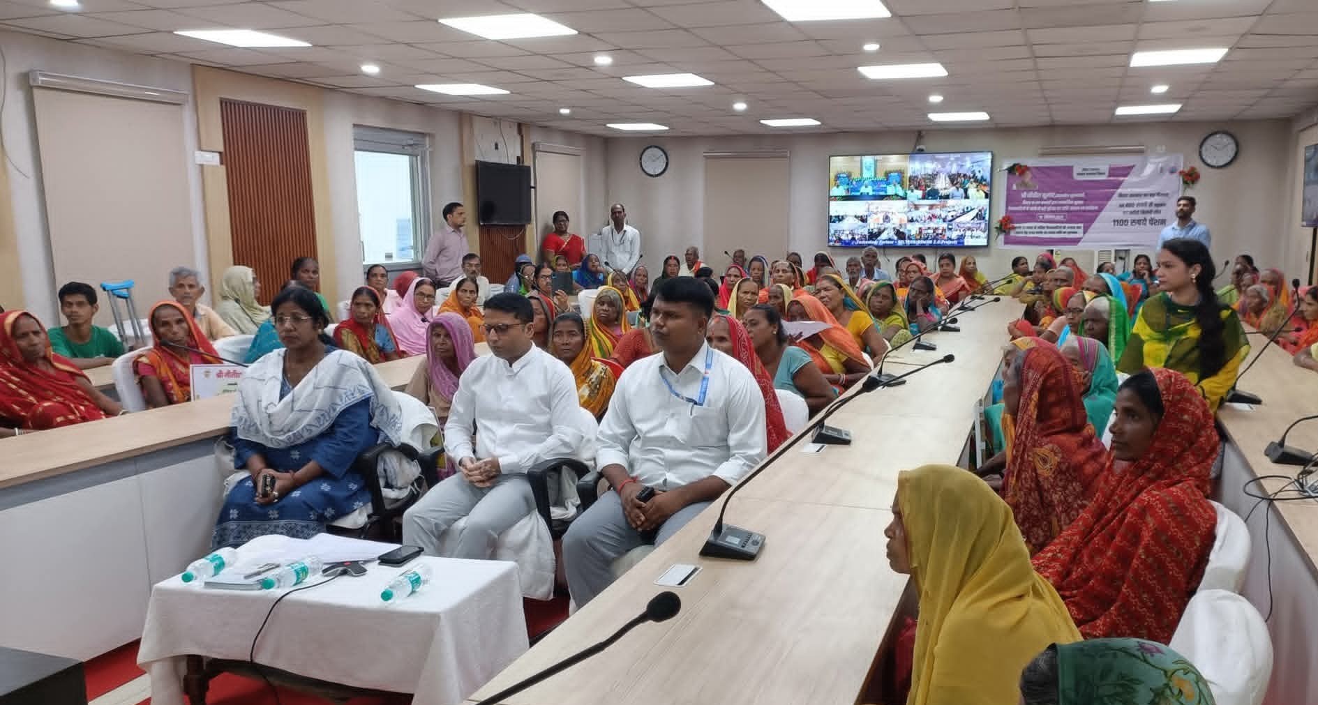 सारण जिला के 419511 सामाजिक सुरक्षा पेंशनधारियों के खातों में अगस्त माह के पेंशन की राशि 46.71 करोड़ रुपये डीबीटी के माध्यम से की गई अंतरित