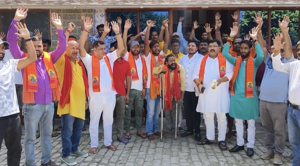 रिविलगंज प्रखंड के बैजू टोला मे विश्व हिन्दू परिषद् बजरंग दल ने बैठक का किया आयोजन