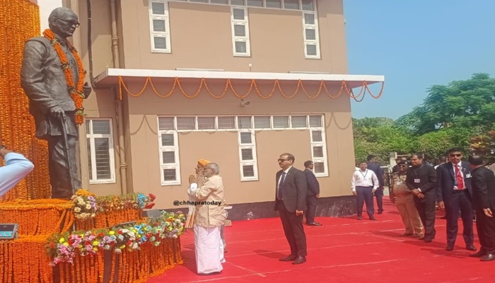 लोकनायक जयप्रकाश नारायण के पैतृक गाँव पहुँच उपराष्ट्रपति ने दी श्रद्धांजलि