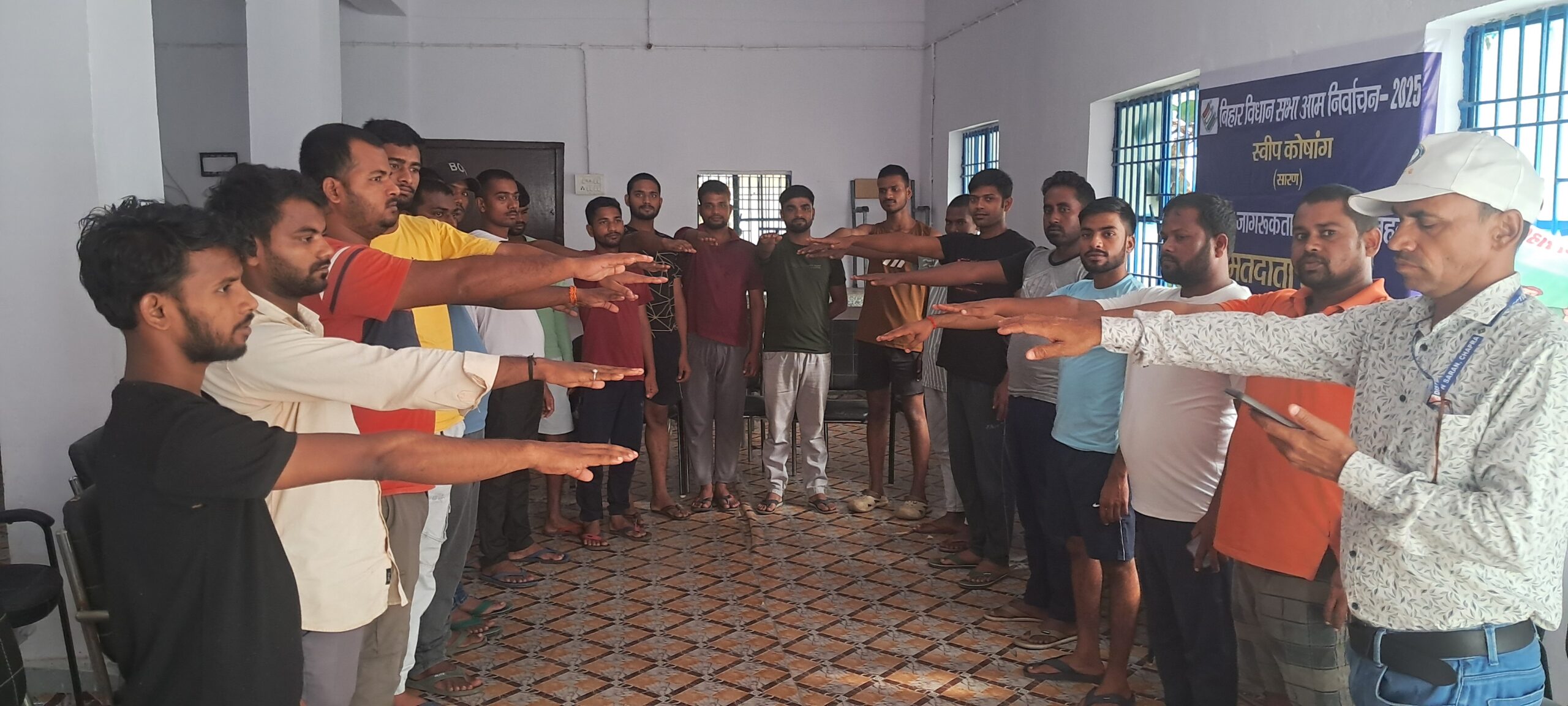 अंबेडकर छात्रावास के छात्रों के बीच मतदाता संवाद का आयोजन, दिलाई गई मतदाता शपथ 