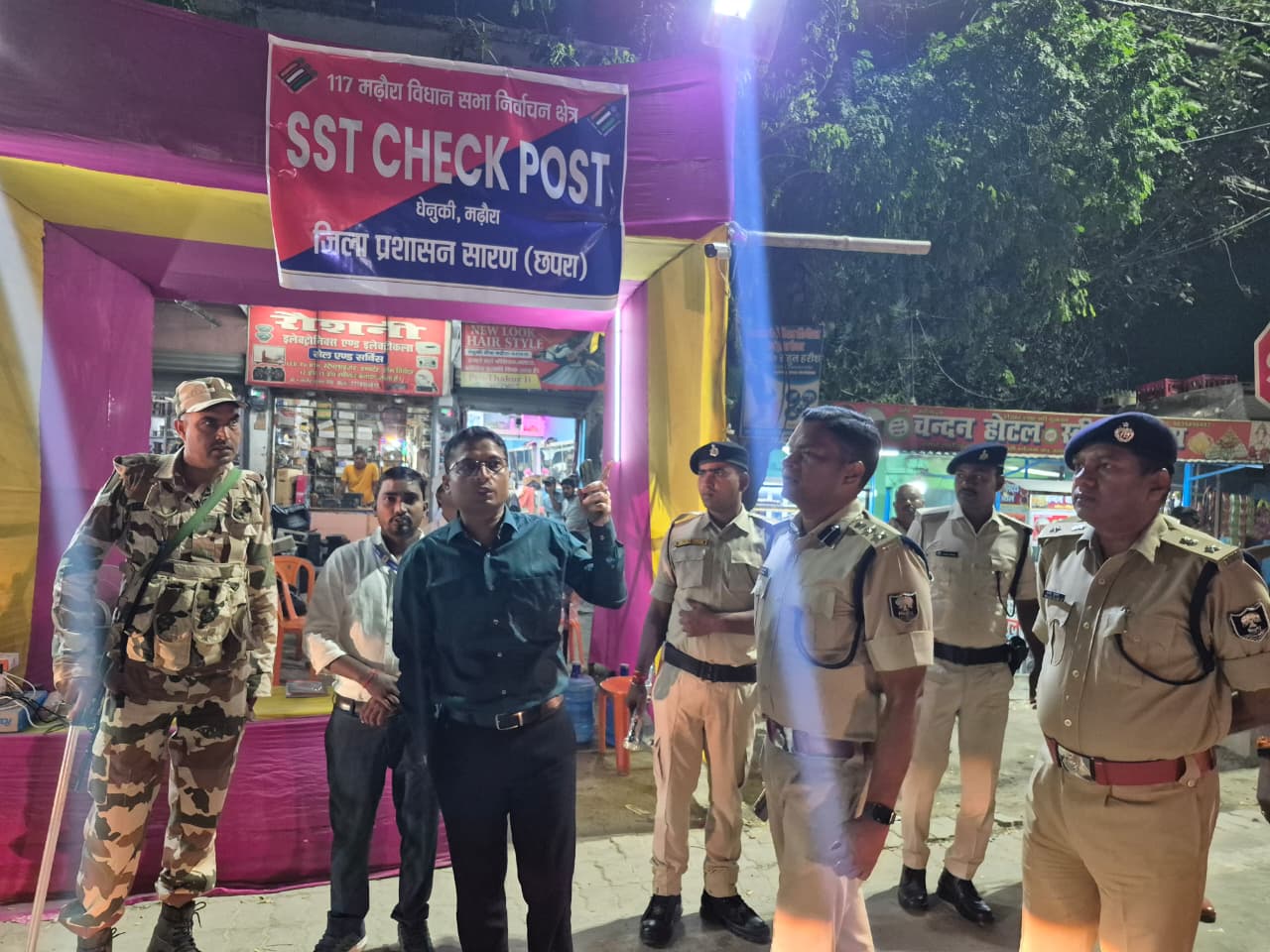 विधानसभा चुनाव: एसएसटी चेक पोस्टों का जिलाधिकारी एवं वरीय पुलिस अधीक्षक ने किया औचक निरीक्षण