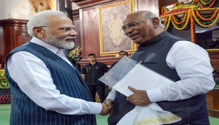 प्रधानमंत्री मोदी ने कांग्रेस अध्यक्ष मल्लिकार्जुन खरगे से फोन पर की बात, शीघ्र स्वस्थ होने की कामना
