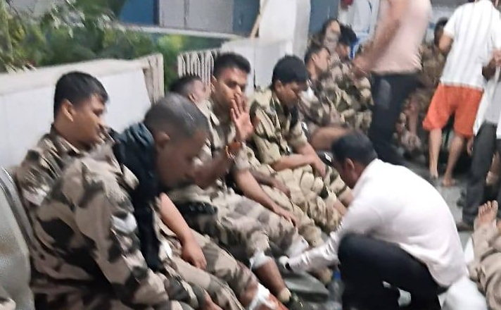 सीआईएसएफ के जवानों को ले जा रही बस दुर्घटनाग्रस्त, दो दर्जन जवान घायल