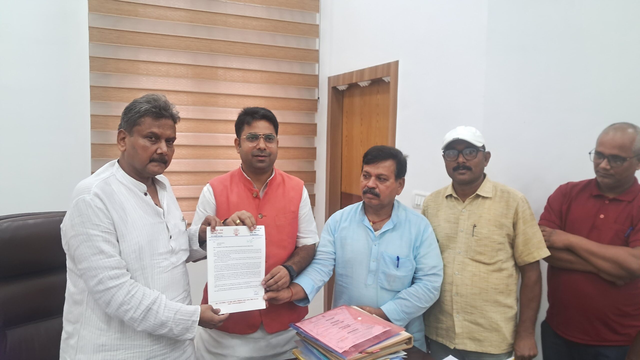  राहुल राज ने शिक्षकों की गठित कमिटियों के शीघ्र अनुशंसा के संबंध में शिक्षा मंत्री से की मुलाकात