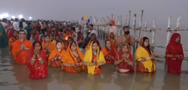 उदीयमान भगवान भास्कर को अर्घ्य अर्पित कर सम्पन्न हुआ लोक आस्था का महापर्व छठ