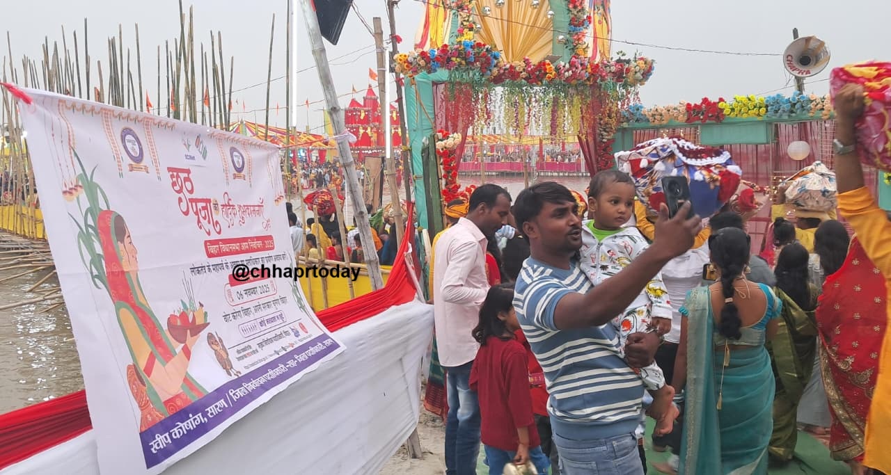 छठ घाटों पर मतदाता जागरूकता अभियान, 6 नवंबर को मतदान में शामिल होने की अपील