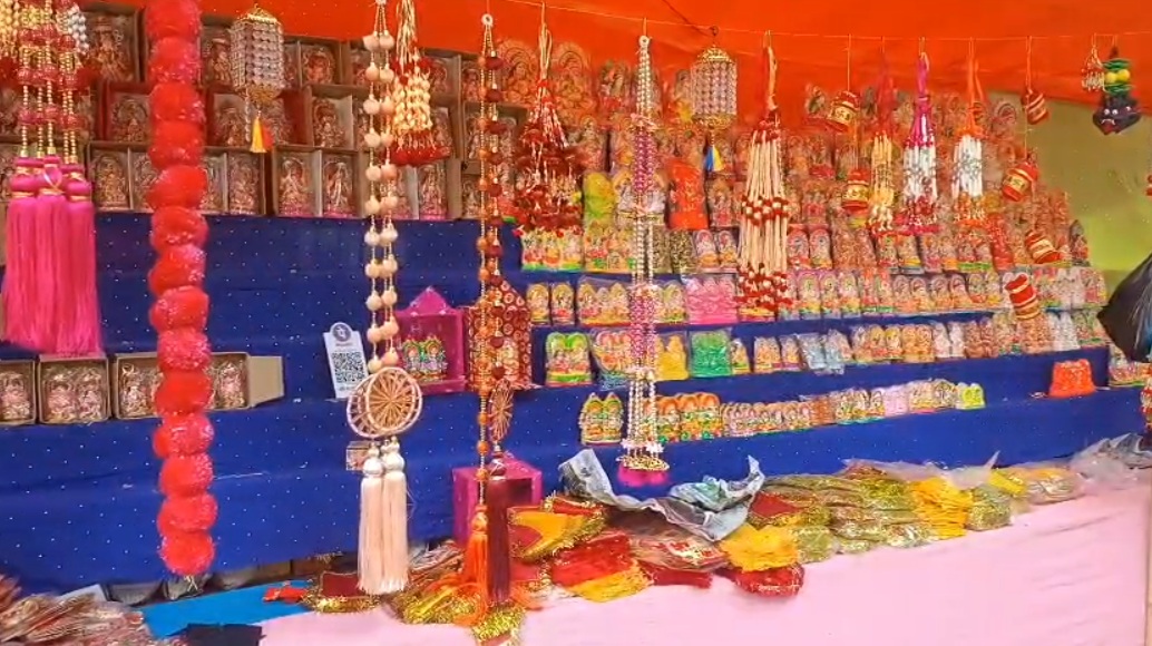 धनतेरस पर सजे बाजार, खूब होगी खरीदारी