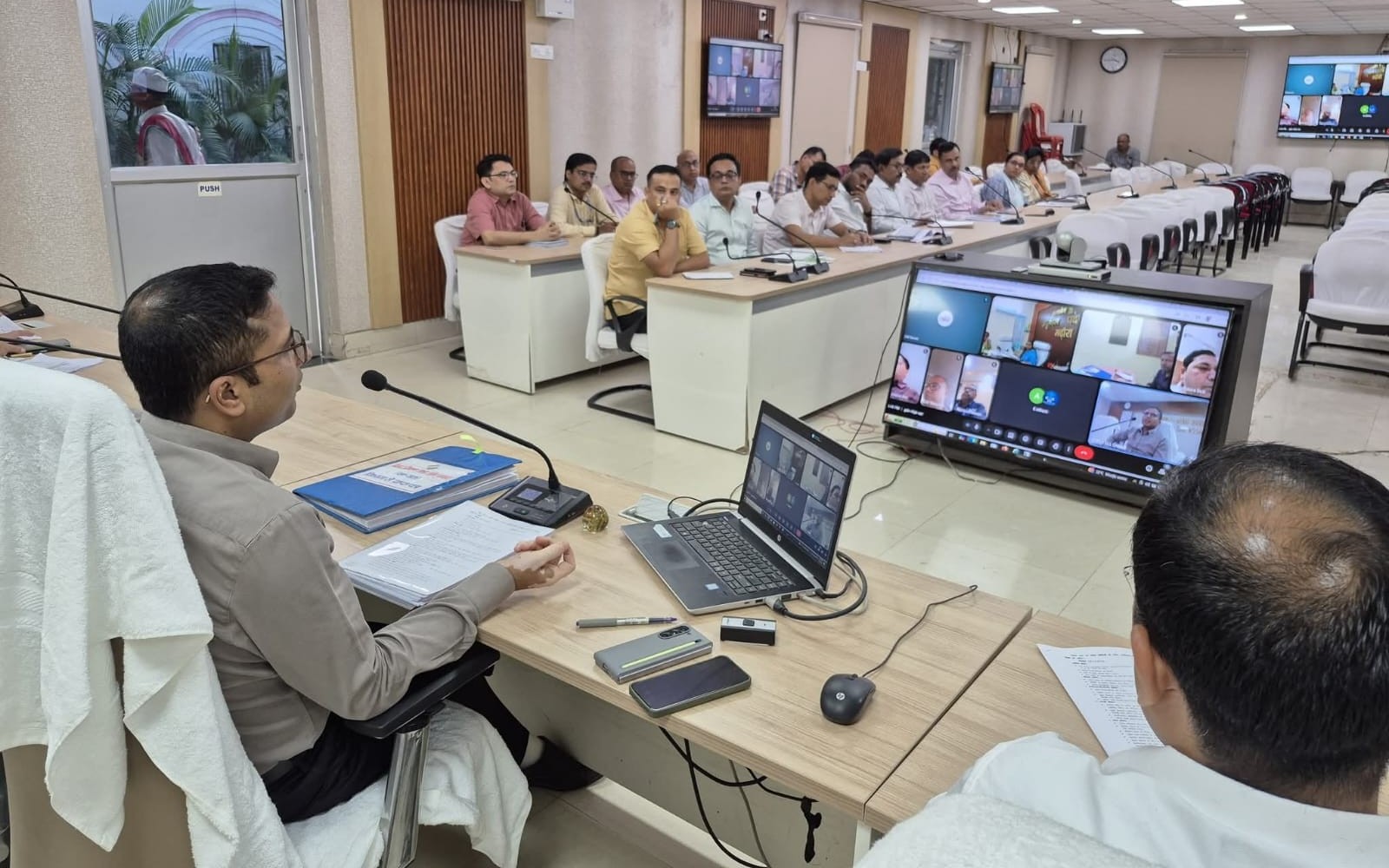 चुनाव प्रशिक्षण में भाग लेना अनिवार्य, कोई भी पदाधिकारी कर्मी अगर अनुपस्थित होंगे तो होगी सख्त कार्रवाई