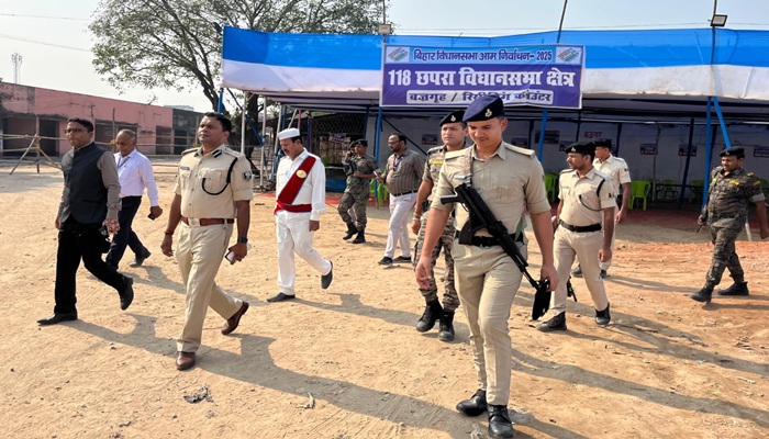 ईवीएम मशीनों के सुरक्षित रख-रखाव एवं सुरक्षा व्यवस्था का जिलाधिकारी एवं एसएसपी ने किया निरीक्षण