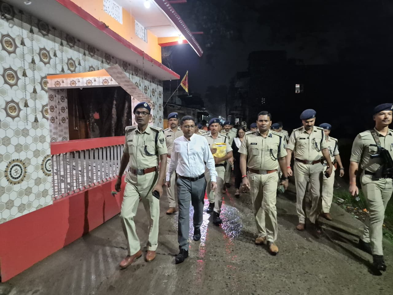 बिहार विधानसभा चुनाव: जिलाधिकारी एवं एसएसपी द्वारा किया गया फ्लैग मार्च