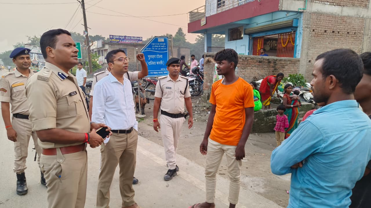 संवेदनशील क्षेत्रों का संयुक्त निरीक्षण एवं आमजनों के साथ जिलाधिकारी एवं एसएसपी ने किया संवाद