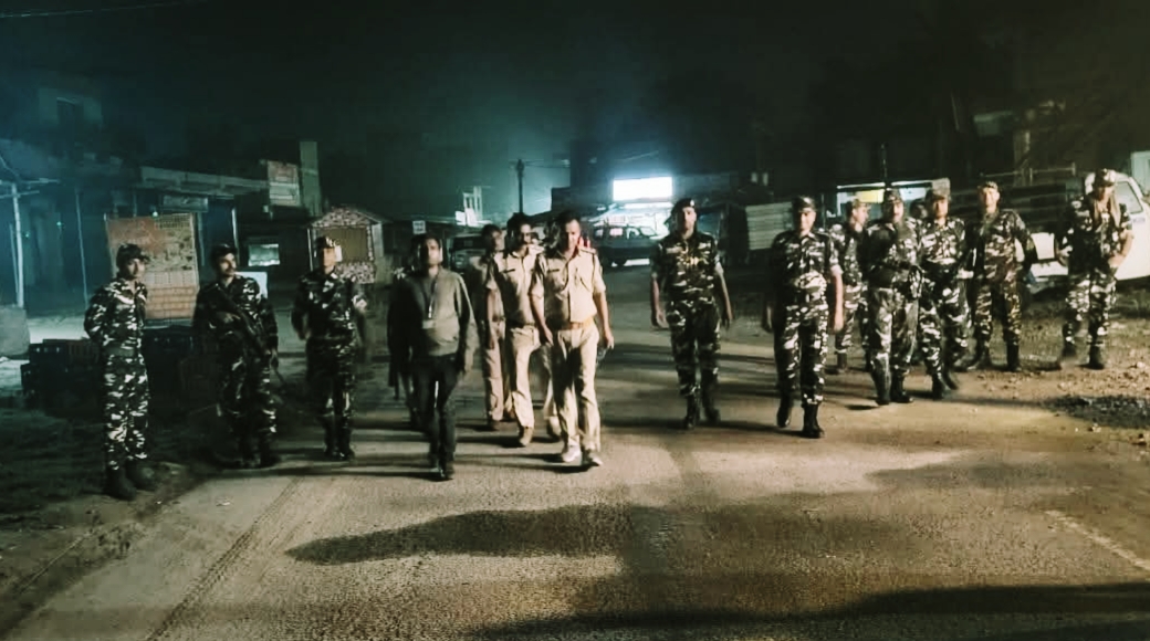 एसएसबी के साथ जिला पुलिस की भारत नेपाल सीमा क्षेत्र की संयुक्त रात्रि गश्ती