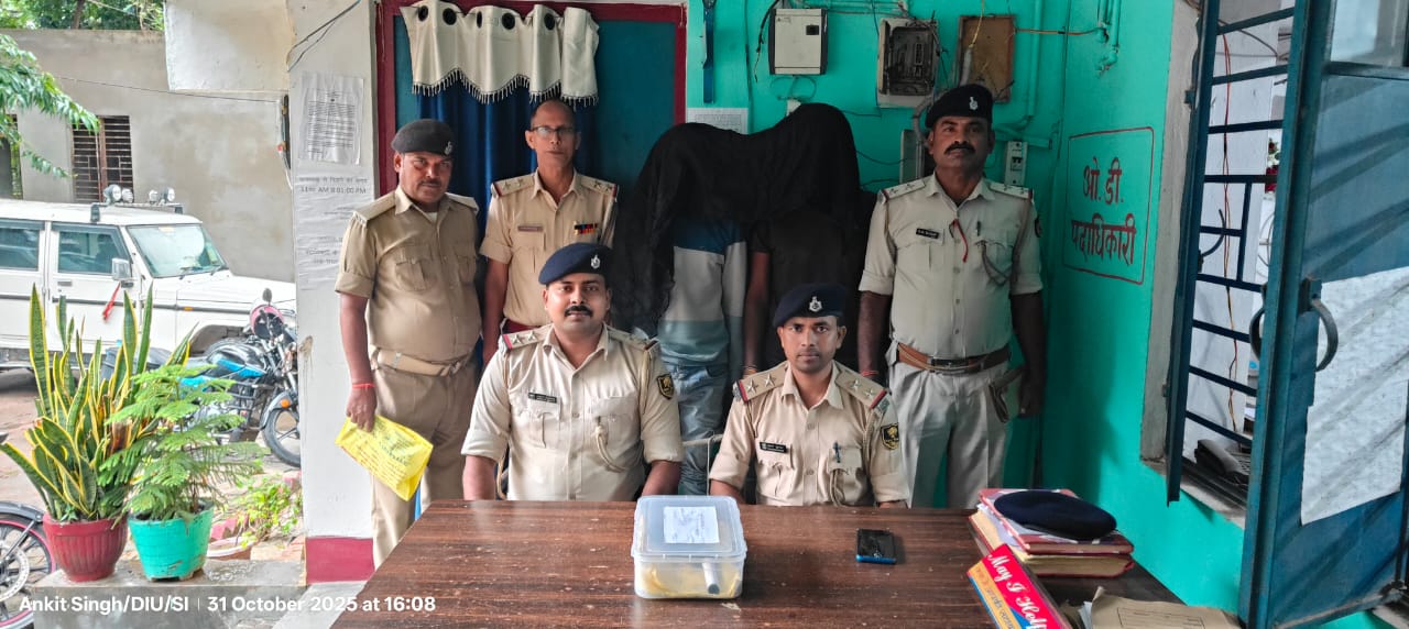 जलालपुर थानान्तर्गत अवैध आग्नेयास्त्र के साथ 2 अभियुक्त को किया गया गिरफ्तार