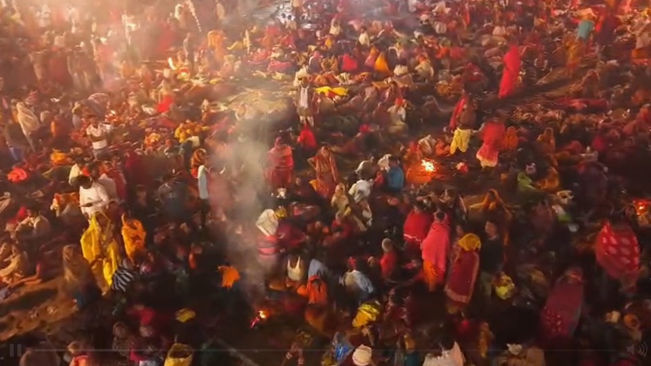 कार्तिक पूर्णिमा पर श्रद्धालुओं ने किया पवित्र स्नान